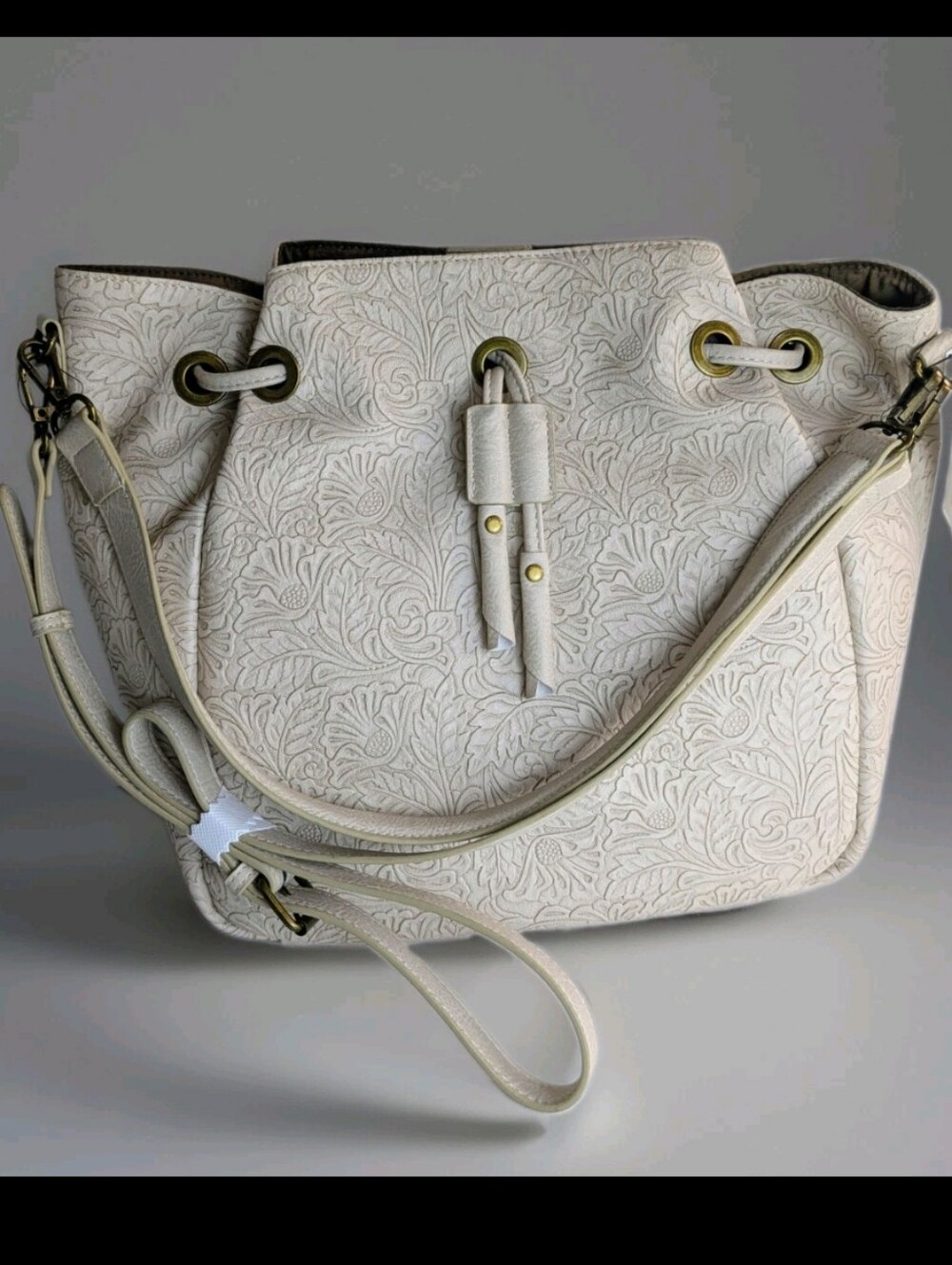 New The Pioneer Woman Beige Floral Embossed Drawstring Bucket Shoulder Bag Purse